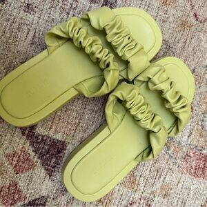 NWOB Cupshe sandals